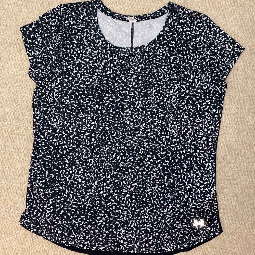Fitted athletic tee